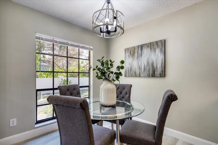 Kitchen dining also offers the private green view~