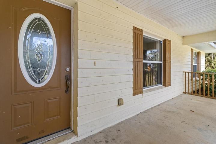 19'x5' Covered Front Porch!