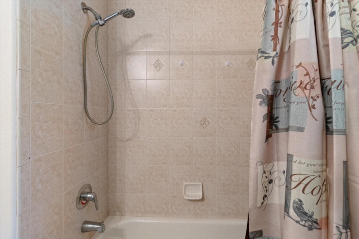 Guest/2nd Bath-tub/shower combination
