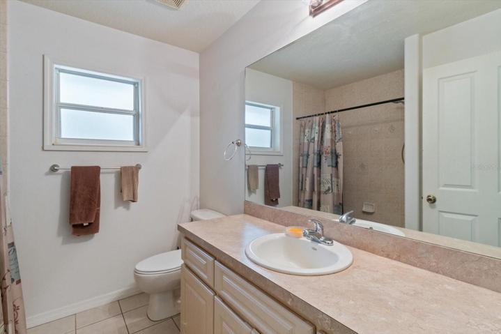 Guest/2nd Bath with tub/shower combination