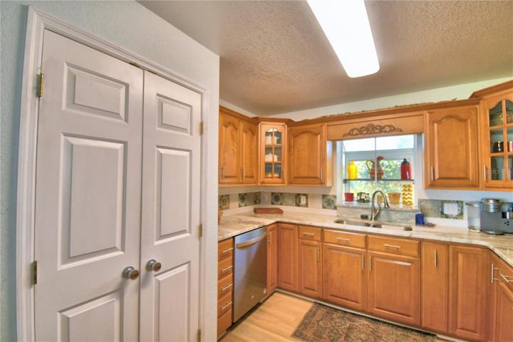 CLOSET PANTRY