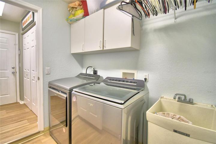 LAUNDRY ROOM & SINK