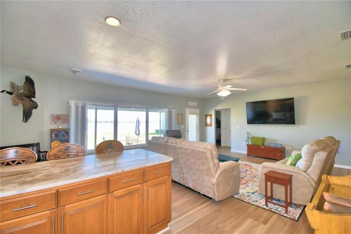 GRANITE BREAKFAST BAR LOOKING TO LIVING AREA