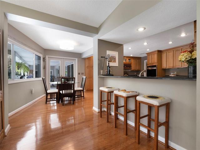 Breakfast Nook / Kitchen Bar