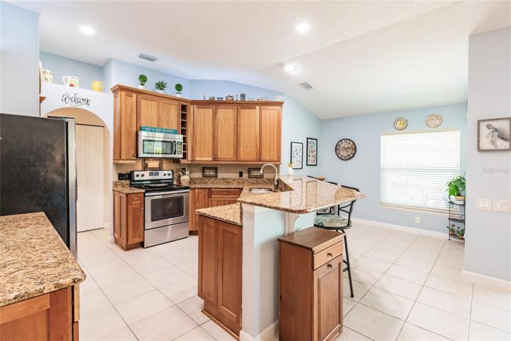 KITCHEN & CASUAL DINING AREA