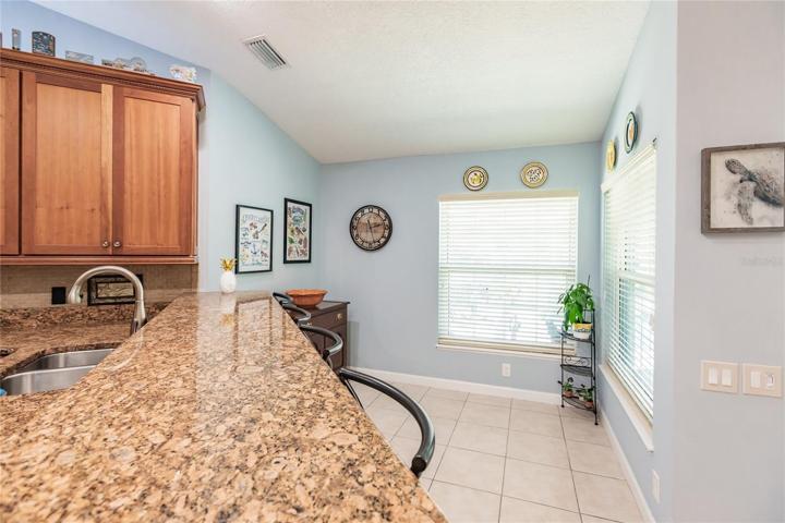KITCHEN & CASUAL DINING AREA