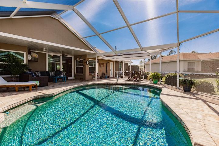 POOL & LANAI