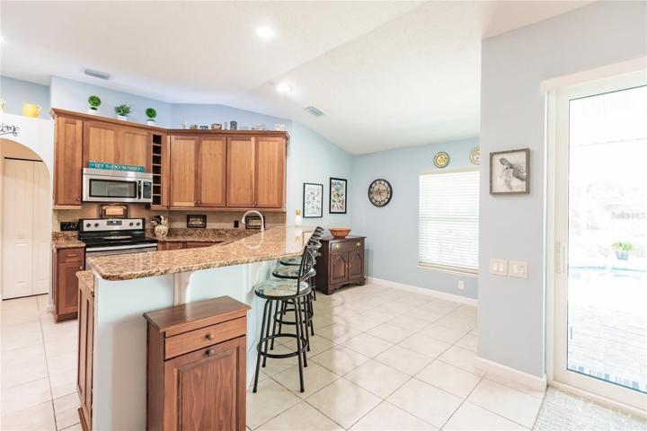 KITCHEN & CASUAL DINING AREA