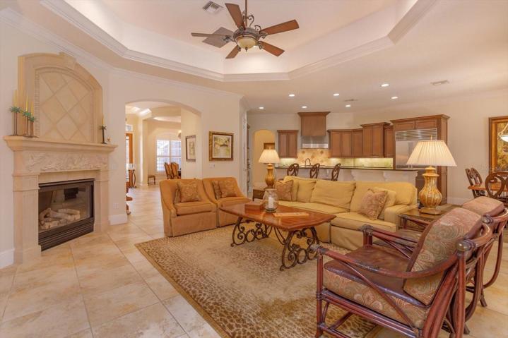 LIVINGROOM WITH FIREPLACE