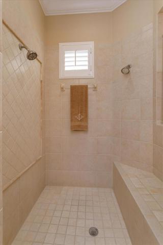 WALK IN SHOWER/DUAL HEADS