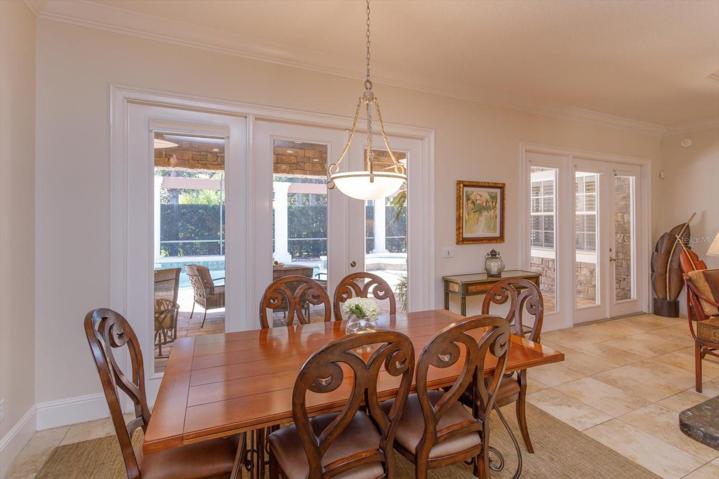 KITCHEN EAT-IN AREA