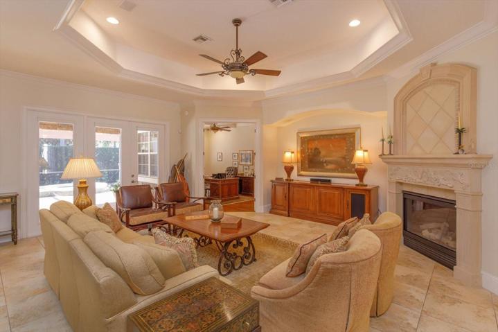 LIVINGROOM