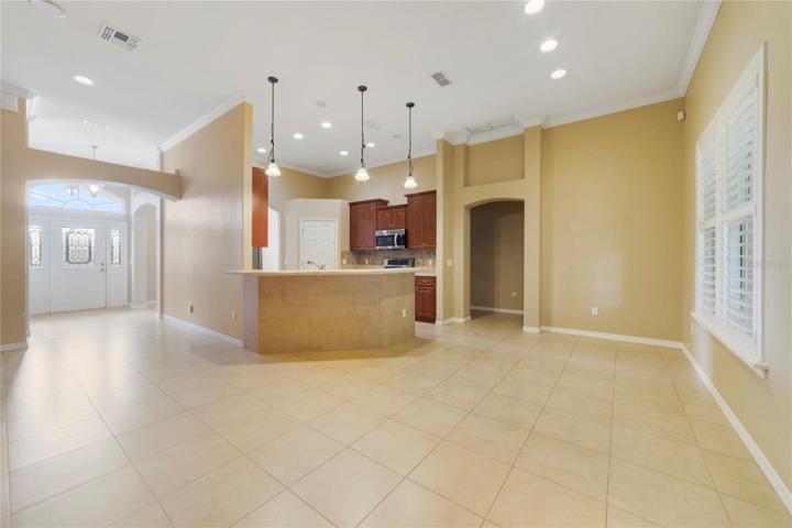 Breakfast Bar and Eat-In Area in kitchen