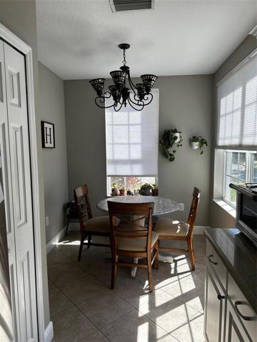 Eat-in Kitchen