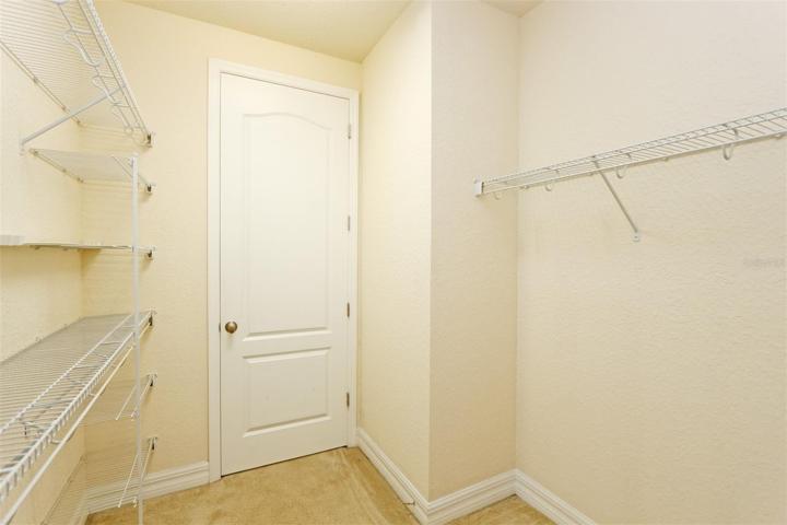 Walk-in Closet