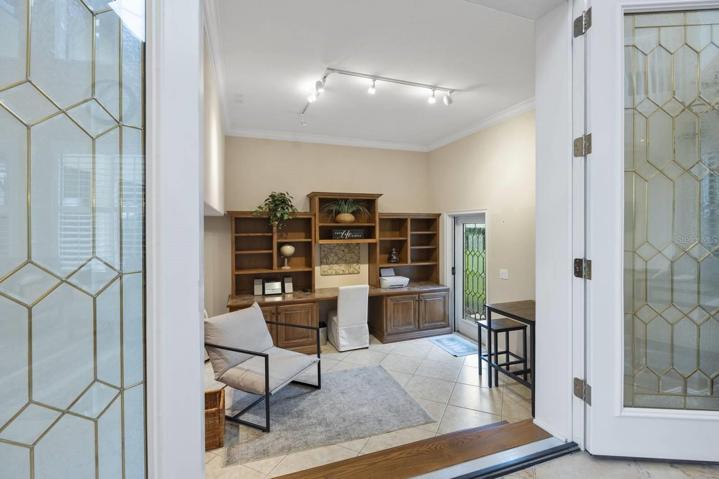 an office where you can take a step away to work, just read a book in peace.