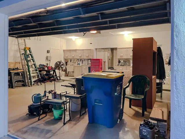 Oversized Garage with ping pong table