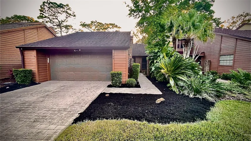 Front Yard w/ freshly laid mulch