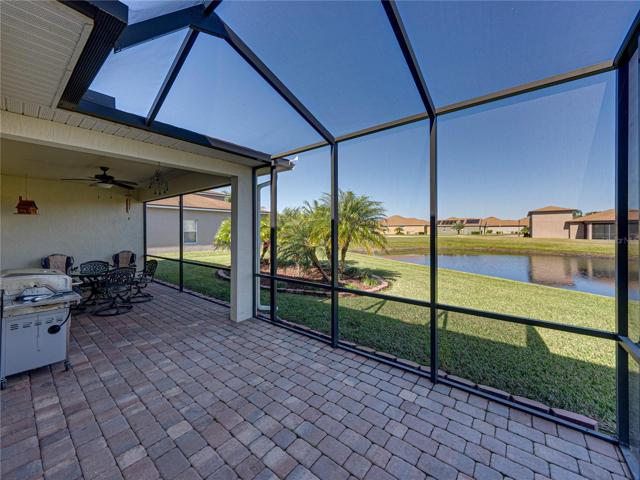 Expanded veranda screened enclosure
