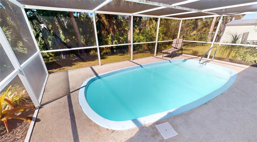 Covered/screened pool enclosure