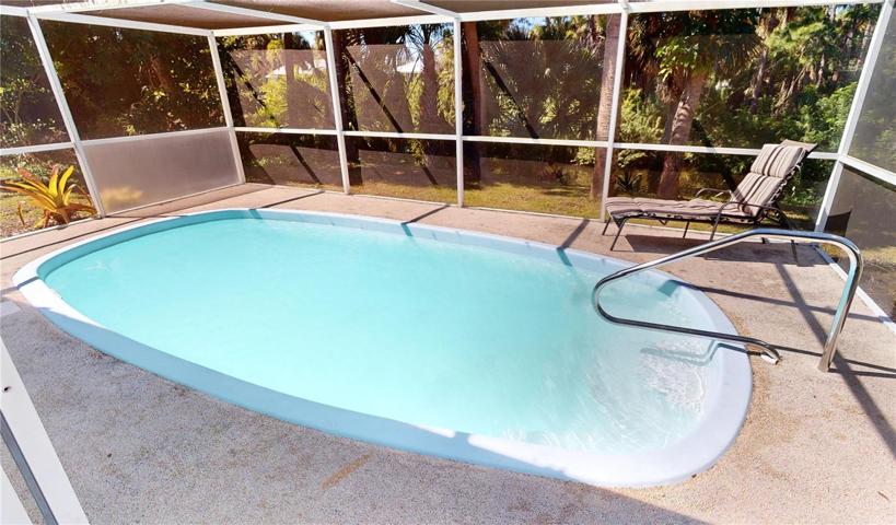 Covered/screened pool enclosure