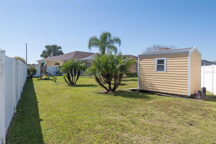 Look at the yard space!