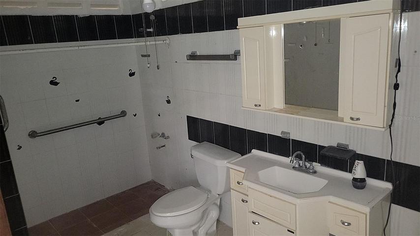 Master Bathroom unit 1