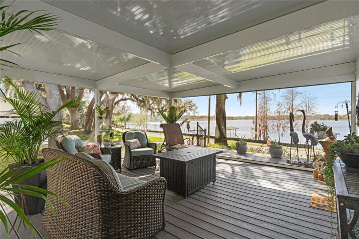 Screen Lanai Overlooking Lake
