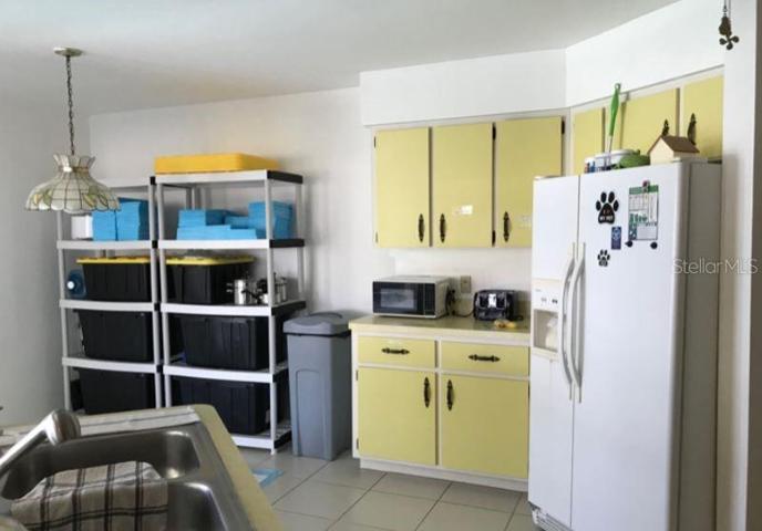 Spacious Kitchen With Breakfast Nook