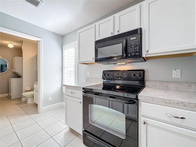 KItchen/Bathroom in Apt
