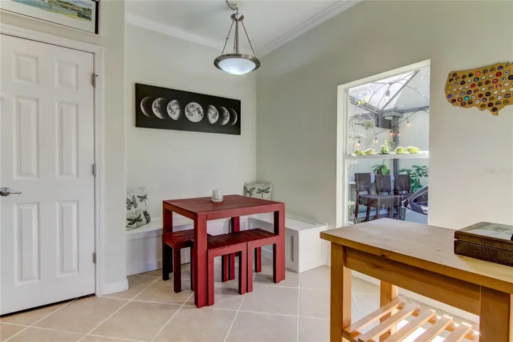 Eat-in Kitchen