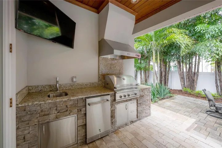 Outdoor Kitchen