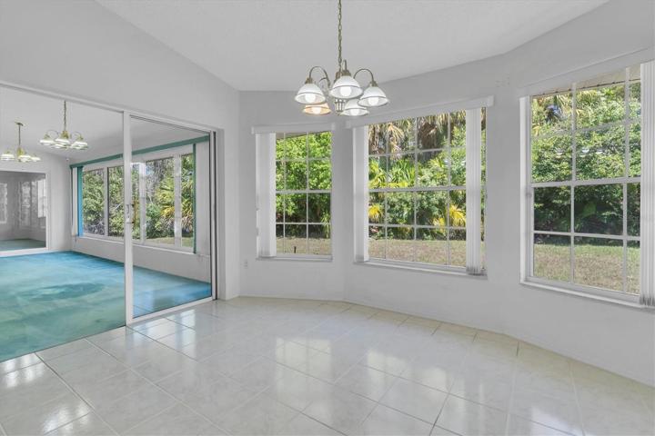 Kitchen nook, sliders to enclosed lanai