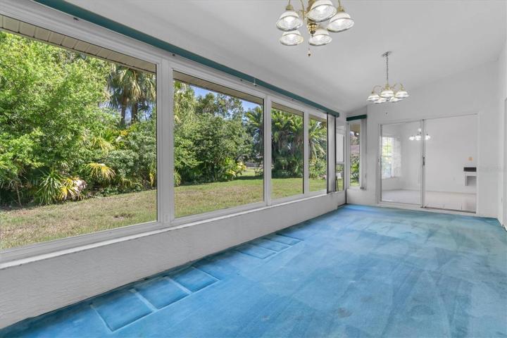 Enclosed lanai, conservation backyard views