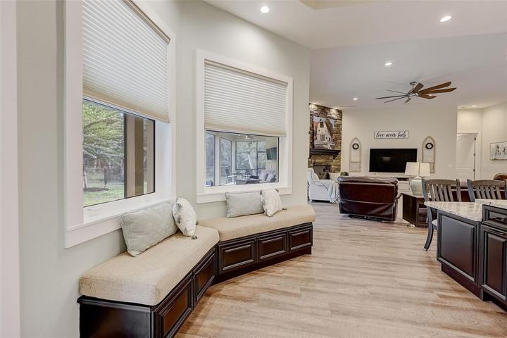 Sitting area by the kitchen