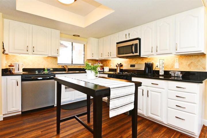 Granite Kitchen-Stainless Steel Appliances