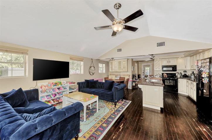 Cottage - open floorplan