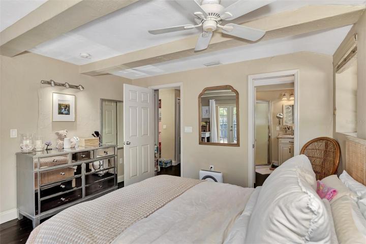 Cottage bedroom