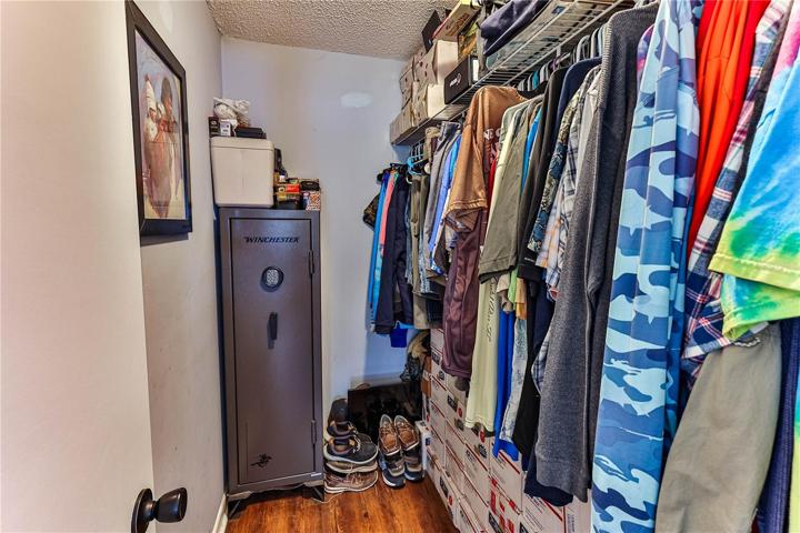 Main Bedroom walk in closet