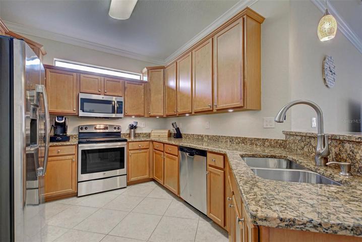 Lots of counterspace for food preparation or setting up a buffet if entertaining.