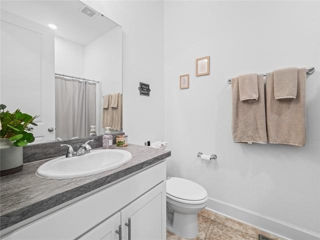 3rd Bathroom Between the 3rd and 4th Bedrooms