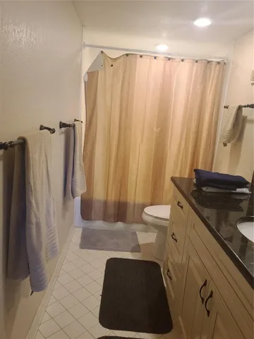 Full bath with bathtub / shower combo