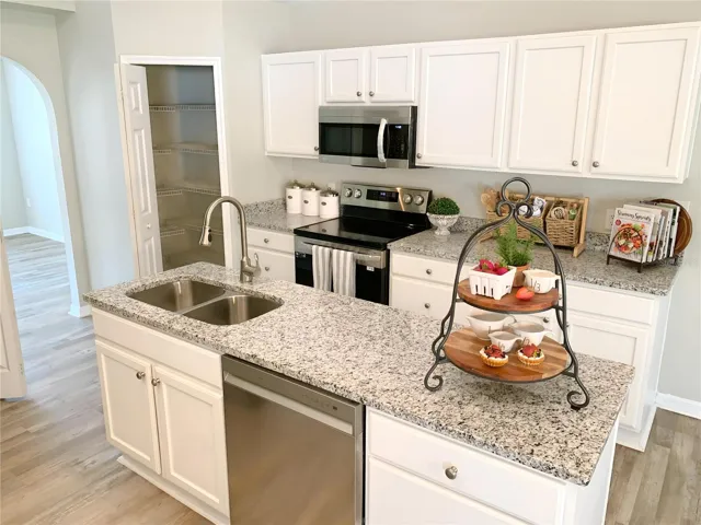 Island with 2nd Sink