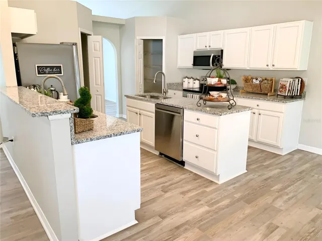 Open Kitchen w/ Island