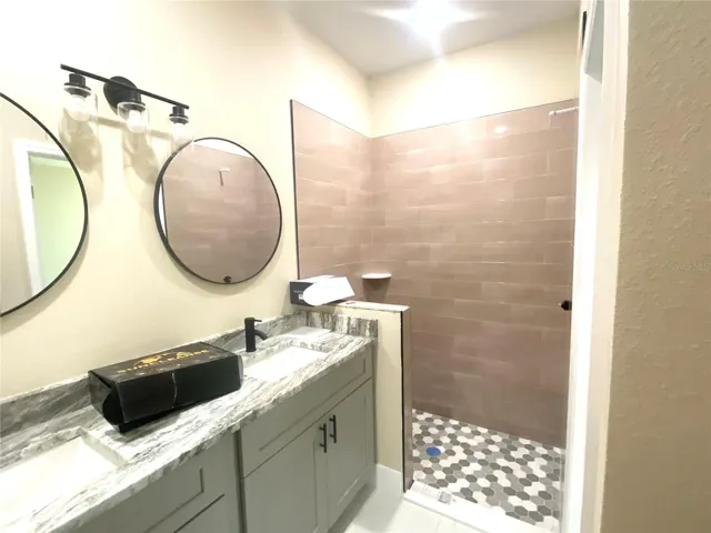 primary bath, double vanities, tiled walk-in shower