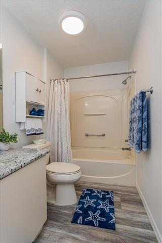 Large Guest Bath/Shower Combo