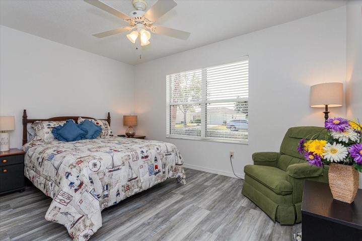 Large, Bright & Airy Guest Bedroom #1