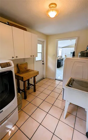 Mudroom/Laundry