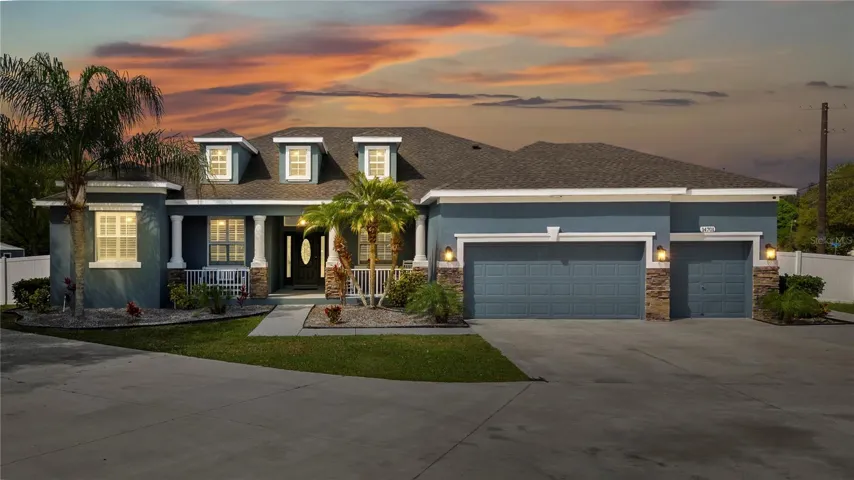 Pool Home with large lot(1.07acres)