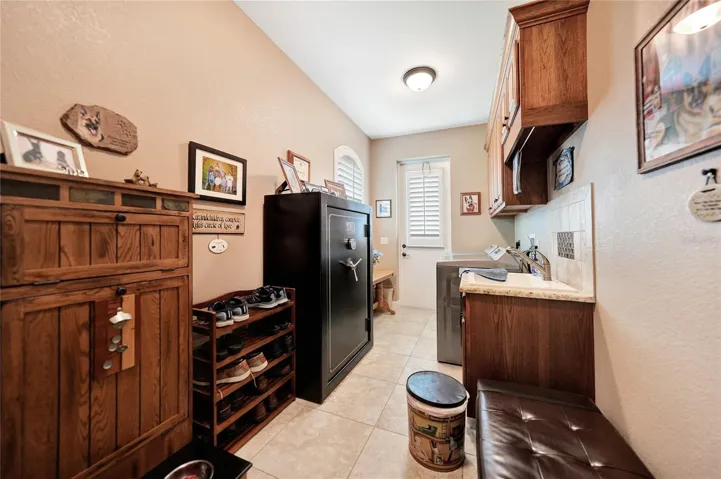 Separate laundry room, safe will not convey.